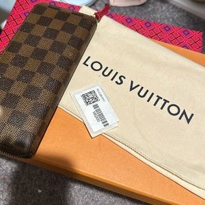 LV Wallet